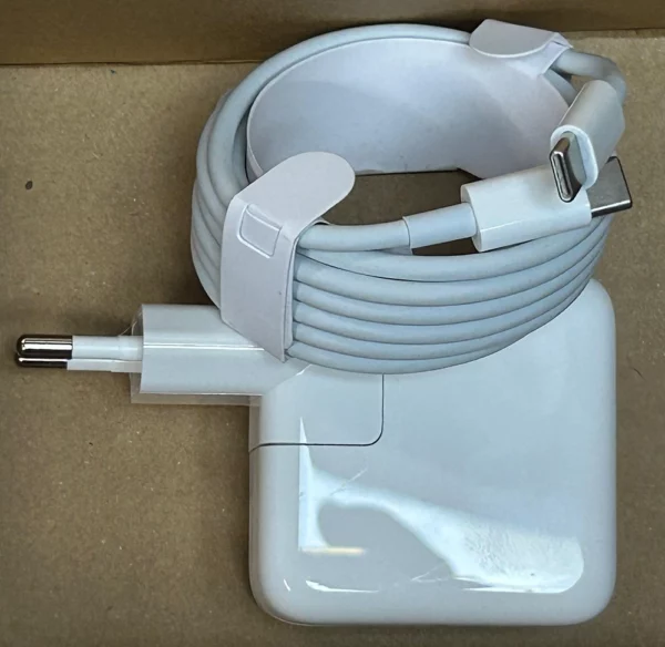 Apple USB-C 30W Power Adapter Apple USB-C 30W Power Adapter