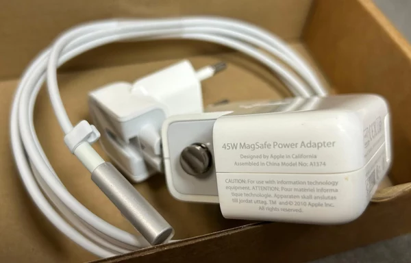 45W MagSafe power adapter with "L-style
