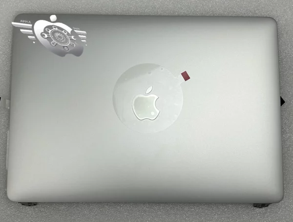 Original LCD Display Assembly — MacBook Pro 13″ A2251 (2020, Silver) Original Apple LCD display assembly for MacBook Pro 13-inch A2251 2020 Silver, 2560×1600 Retina True Tone