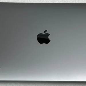 Original LCD Display Assembly — MacBook Pro 13″ A2251 (2020, Space Gray) Original Apple LCD display assembly for MacBook Pro 13-inch A2251 2020 Space Gray, 2560×1600 Retina, P3, True Tone
